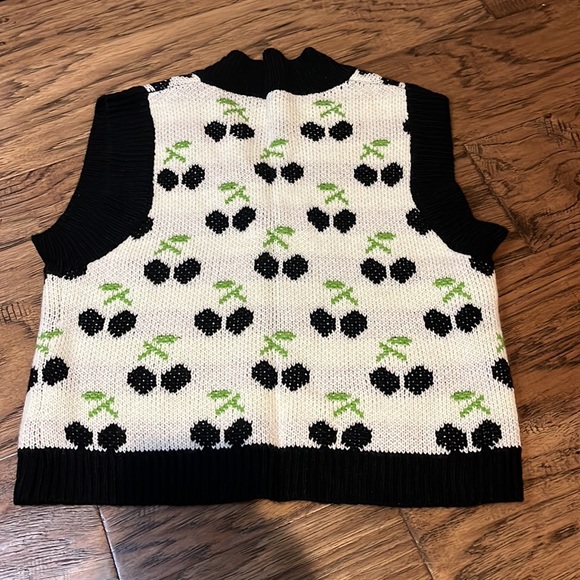 Black Cherry Cropped Sweater Vest size M - Picture 6 of 6